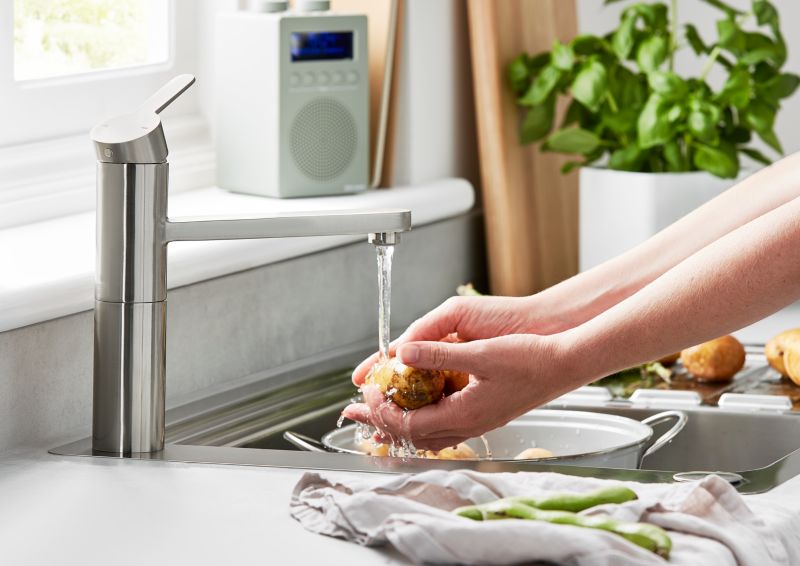 Romesco rustfri stålvask med 1 kum og afløbsplads samt tilbehør