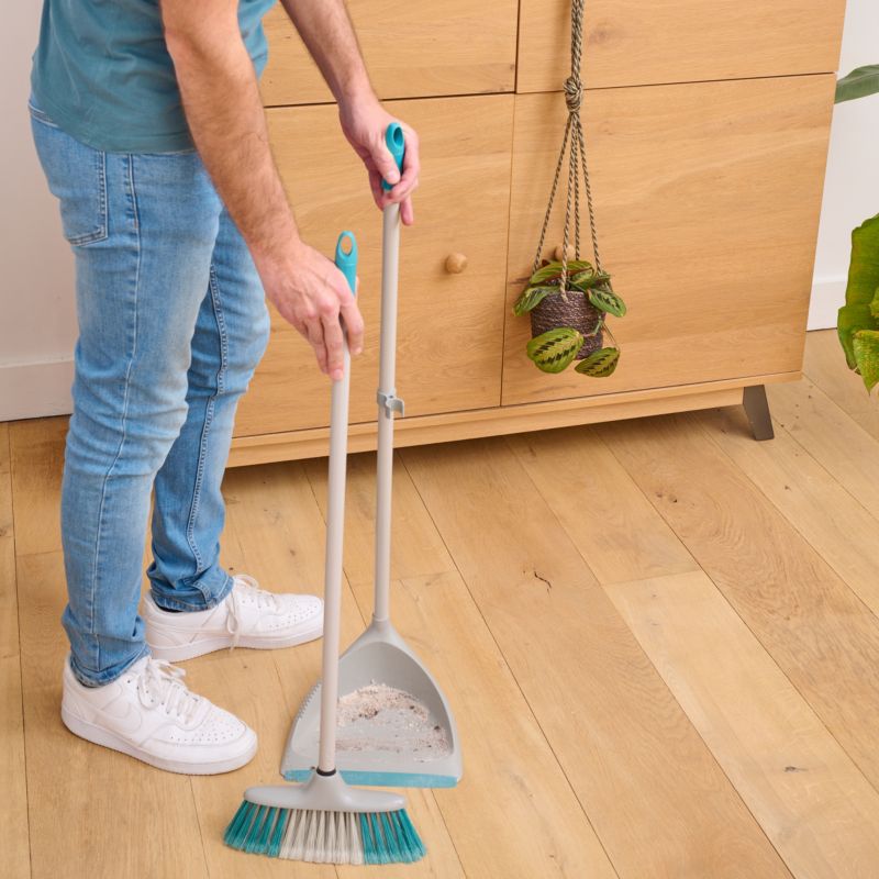 Fejeblad med kost på skaft GoodHome